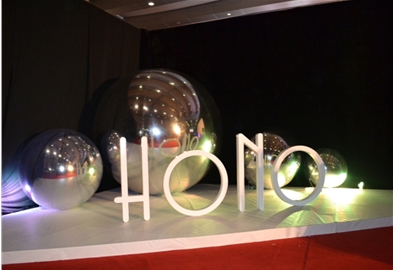 2014年亨奴公司服装发布会提供了场地装饰镜面球舞台布置