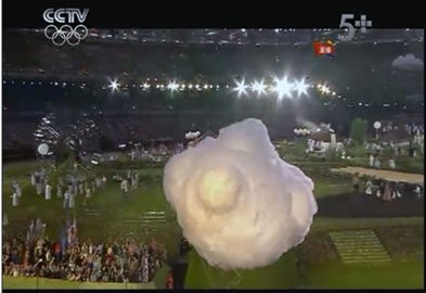 大型充气云朵装饰升空球2012年6月为伦敦奥运会场地设计研发生产