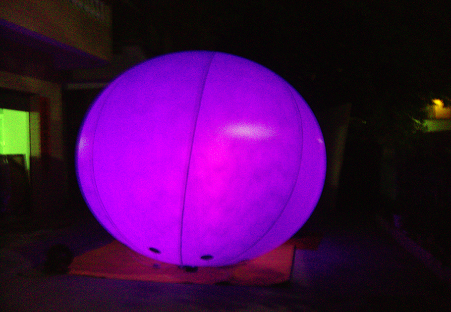 紫色带灯升空球